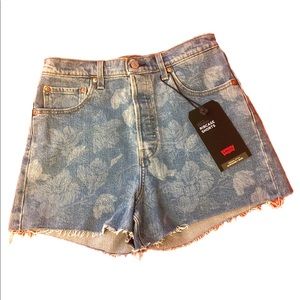 BRAND NEW LEVIS RIBCAGE SHORTS